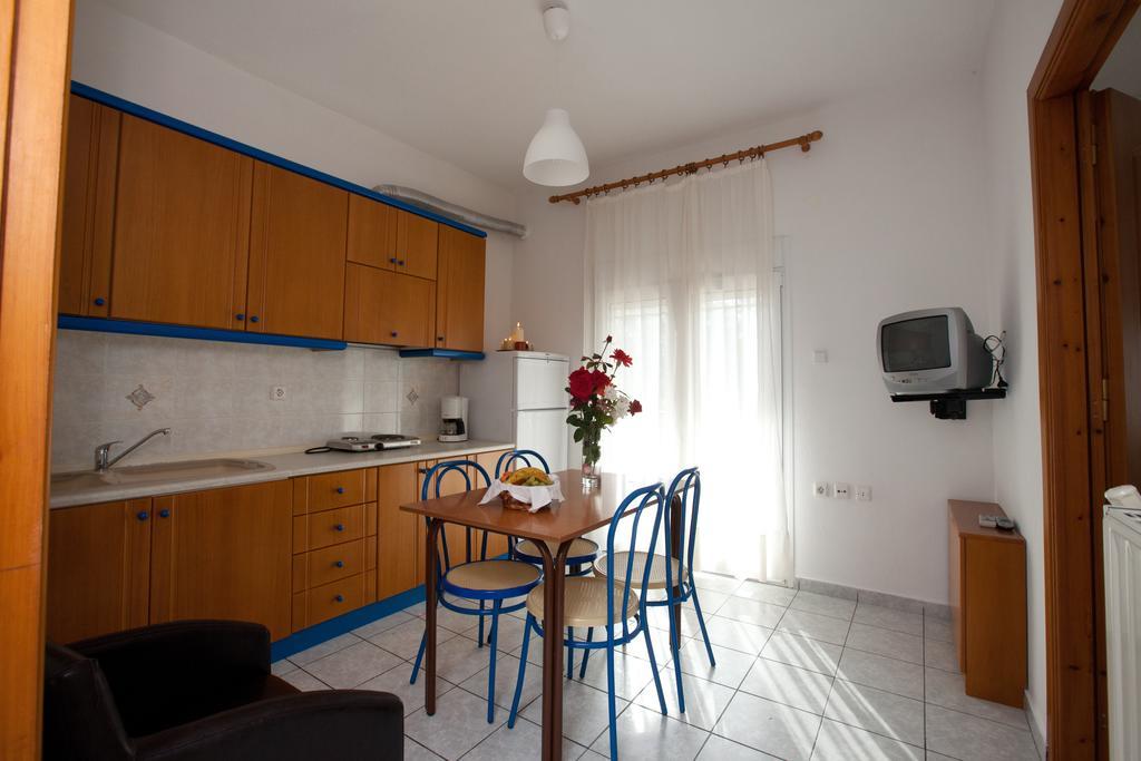Yiouli Hotel Коккінон-Нерон Номер фото