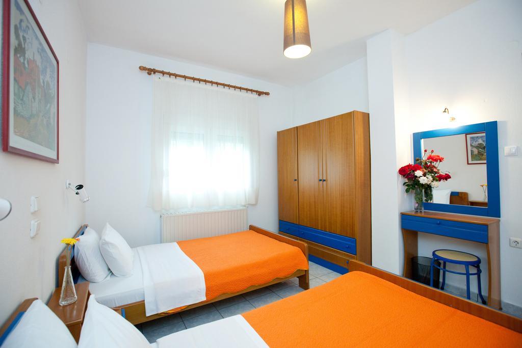 Yiouli Hotel Коккінон-Нерон Номер фото